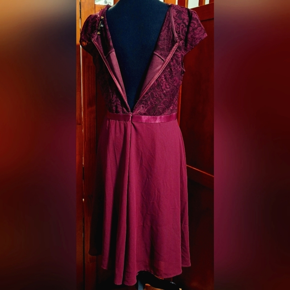 MIUSOL women's short sleeve dress with lace overlay on bodice. Size XL - Picture 5 of 6